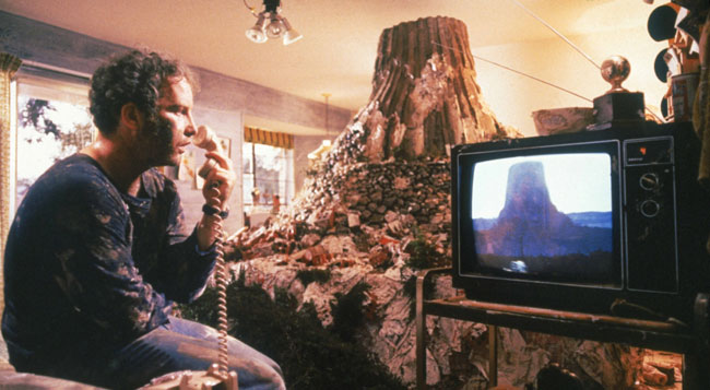Close Encounters of the Third Kind - Roy discovers Devil's Tower (Richard Dreyfuss)