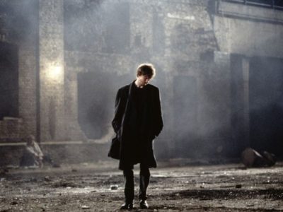 David Thewlis stands in a dark London street in the film, Naked by writer-director Mike Leigh.